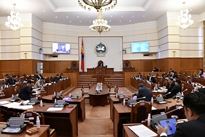 Хуулийн төслүүдийг эцсийн хэлэлцүүлэгт шилжүүлж, Монгол Улсын Хүний эрхийн Үндэсний Комиссын болон Эрүү шүүлтээс урьдчилан сэргийлэх асуудал эрхэлсэн гишүүнд нэр дэвшигчдийг томиллоо