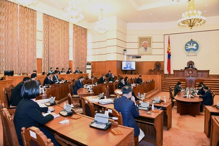Монгол Улсын 2023 оны төсвийн тухай хуулийн төслүүдийн хамт өргөн мэдүүлсэн хууль, тогтоолын төслүүдийг хэлэлцлээ