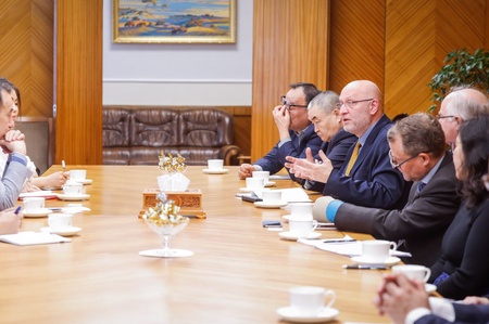 Канад Улсаас Монгол Улсад суугаа Элчин сайд Стивен Дауст болон Холбооны шүүхийн ХЭГ-ын хөтөлбөрийн захирал Олег Шаков нарыг хүлээн авч уулзлаа