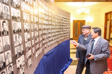 Үндсэн хуулийг хэлэлцэн батлах үеийн архивын түүхэн баримтуудыг эх хувиар нь дэлгэлээ