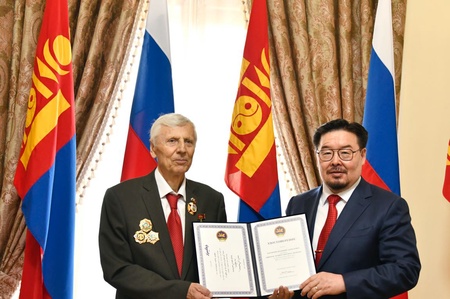 “Монголын анд нөхөд” нийгэмлэгийн гишүүдэд шагнал гардуулав