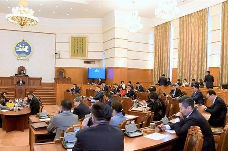 Монгол Улсын Үндсэн хуульд оруулах өөрчлөлтийн төслийн хоёр дахь хэлэлцүүлгийг хийлээ