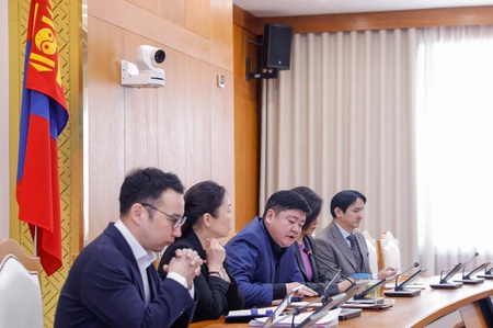 Төрийн бүтээмж, засаглалын шинэчлэлийн асуудлаар санал, дүгнэлт гаргах, холбогдох хууль тогтоомжийн төсөл боловсруулах үүрэг бүхий ажлын хэсэг хуралдав