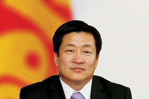 Улсын Их Хурлын гишүүн Б.Энх-Амгалан Монгол Улсын Ерөнхий сайд У.Хүрэлсүхэд хандан Хөшигийн хөндий дэх олон улсын нисэх буудлын барилгын ажлын явц, тус нисэх буудлыг ашиглалтанд оруулахад хөрөнгө оруулалт, боловсон хүчний нөөц болон бусад асуудлын талаар Засгийн газраас баримталж буй бодлогын талаар 