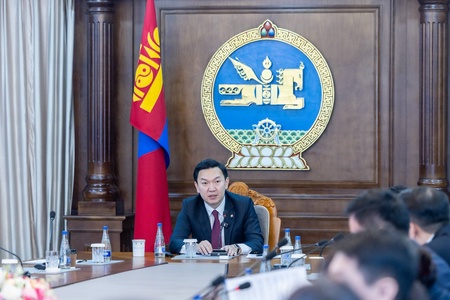 Айл өрх, орон нутгийн хэмжээнд сэргээгдэх эрчим хүчний хэрэглээг үе шаттайгаар нэмэгдүүлж, ногоон дэд бүтцийг хөгжүүлэх иж бүрэн санаачилгыг хэрэгжүүлнэ