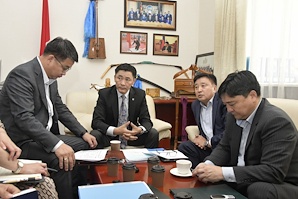 Улсын Их Хурал дахь Нутгийн удирдлагын дэд хорооны гишүүд Монголын нутгийн удирдлагын холбооны төлөөлөлтэй уулзлаа  