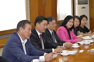 Монгол-Лаосын парламентын бүлгийн гишүүд БНАЛАУ-ын Дотоод хэргийн сайд Камман Сүнвилөт тэргүүтэй төлөөлөгчидтэй уулзлаа
