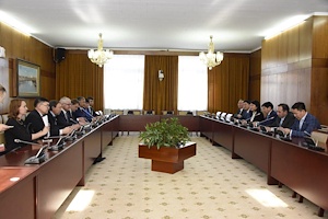УИХ дахь Монгол-Оросын парламентын бүлгийн дарга, гишүүд Эрхүү мужийн Хууль тогтоох хурлын дарга С.Ф.Брилка тэргүүтэй төлөөлөгчидтэй уулзав