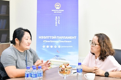 Иргэд нийгмийн харилцаа, хөдөлмөр эрхлэхэд тулгамдаж буй асуудлаа УИХ-ын гишүүнд уламжиллаа