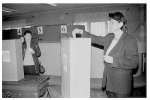 Энэ өдөр Монгол Улсын Их Хурлын анхдугаар сонгуулийг зохион байгуулжээ