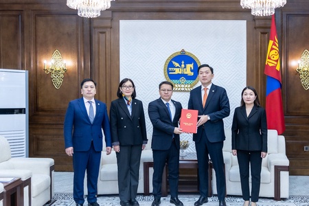  Гадаад зээллэгийн ашиглалт, үр ашгийг нэмэгдүүлэх тухай анхдагч хуулийн төслийг өргөн мэдүүллээ