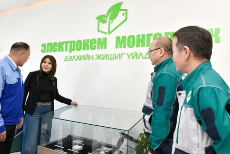 Ажлын хэсгийн гишүүд  Хог хаягдлын тухай хуулийн хэрэгжилт, дахин боловсруулах үйлдвэрийн үйл ажиллагаатай танилцлаа