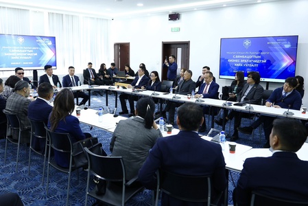 Төр хувийн хэвшлийнхээ урагшлах замд тээглэдэг биш урдах замыг нь засдаг байх үүрэгтэй