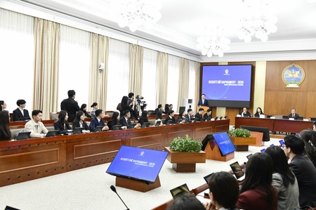 “Нээлттэй парламент” цогц үйл ажиллагааны оюутан дадлагажуулах хөтөлбөрийн нээлт боллоо