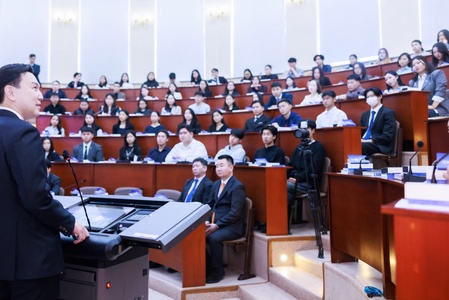 Улсын Их Хурлын дарга Н.Учрал: Эрхээ эдлэхийн зэрэгцээ үүргээ ухамсарлаж, бусдыг хүндэтгэх нь эх орондоо оруулж буй хамгийн том хөрөнгө оруулалт