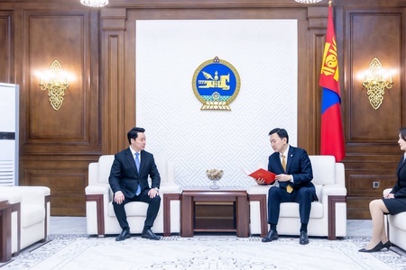 Элчин сайд нарыг эгүүлэн татах, томилох асуудлаар зөвшилцөх Монгол Улсын Ерөнхийлөгчийн саналыг өргөн мэдүүллээ