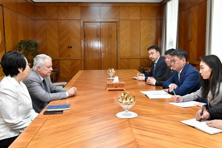 Монгол-Кубын парламентын бүлгийн дарга, дэд дарга нар Элчин сайд Эмилио Певида Пупотой уулзлаа