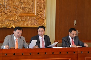 “Монгол Улс дахь Хүний эрх, эрх чөлөөний байдлын талаарх 12 дахь илтгэл”-ийг хэлэлцээд үүнтэй холбогдуулан Улсын Их Хурлын Хууль зүйн байнгын хорооны тогтоолын төсөл бэлтгэх үүрэг бүхий ажлын хэсгийн 2013 оны 7 дугаар сарын 01-ний өдрийн хуралдааны тойм