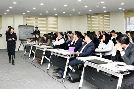 Улсын Их Хурал дахь намын бүлгийн ажилтнууд, гишүүний туслах, зөвлөхүүд магадлан итгэмжлэгдсэн сургалтад хамрагдаж байна