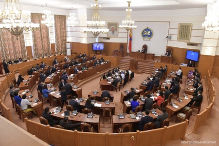 The draft resolution of the State Great Hural on the preparation of the draft amendments to the Constitution of Mongolia for the second and third readings was approved