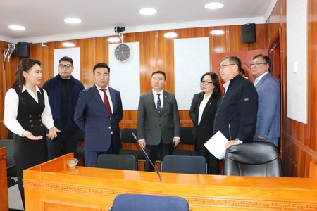 Хүний эрхийн дэд хороо: Төв аймаг дахь анхан болон давж заалдах шатны шүүхийн үйл ажиллагаатай танилцлаа