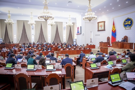 Төсвийн хүрээний мэдэгдэл, төсвийн төсөөллийн тухай хуульд өөрчлөлт оруулах тухай хуулийн төслийг гурав дахь хэлэлцүүлэгт шилжүүлэв