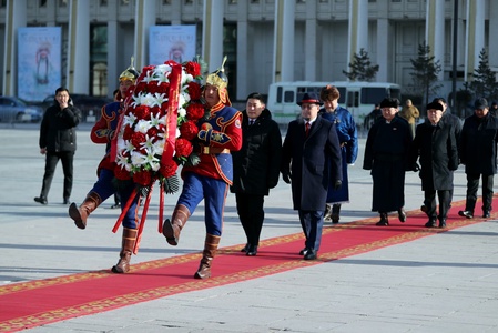 Монгол Улс түүхэндээ анх удаа Бүгд Найрамдах байгууллыг тунхагласан Үндсэн хуультай болсон өдөр тохиож байна