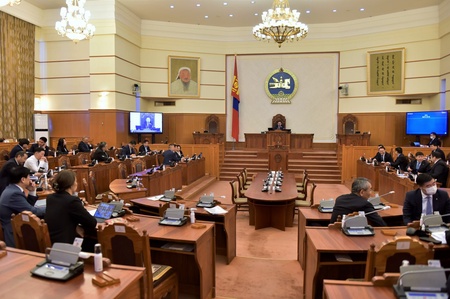 Төрийн байгуулалтын байнгын хорооны даргыг сонгож, Засгийн газрын гишүүнийг чөлөөлсөн Ерөнхий сайдын захирамжтай танилцав