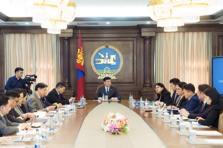 УИХ-ын дарга С.Бямбацогт Төрийн албаны тухай хуульд бодлогын цогц шинэчлэл хийх санал боловсруулах чиглэл өглөө