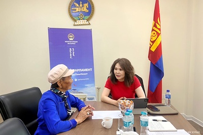 УИХ-ын гишүүн Б.Мөнхсоёл "Нээлттэй парламент" танхимд ажиллаж, иргэдтэй уулзлаа