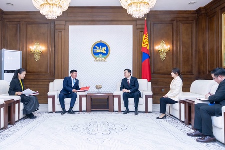 Монгол Улс болон Азийн хөгжлийн банк хоорондын Санхүүжилтийн ерөнхий хөтөлбөр соёрхон батлах тухай хуулийн төслийг өргөн мэдүүлэв