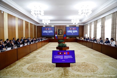 Видео: Монгол Улсын Их Хурлын дарга Г.Занданшатар, БНАЛАУ-ын Үндэсний Ассамблейн дарга Сайсумпон Фумвихан нар албан ёсны хэлэлцээ хийв