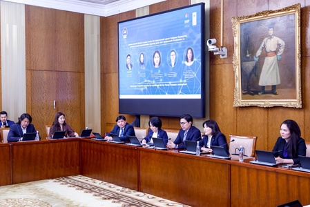 Өндөр түвшний хэлэлцүүлэг сэргээгдэх эрчим хүчний нийгэм, эрүүл мэндийн нөлөөлөл, цахилгаан тээврийн хэрэгслийн дэд бүтцийн сэдвээр үргэлжлэв