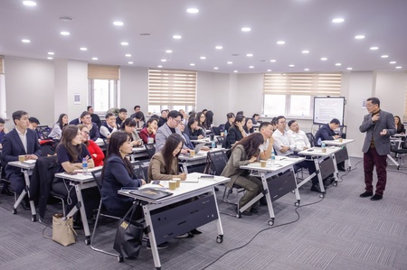 Сургалтад оролцогчид хууль бүтээх олон улсын чиг хандлага, амьдралд хэрэгжих хуулийн төсөл бичих арга ухаанаас суралцаж байна