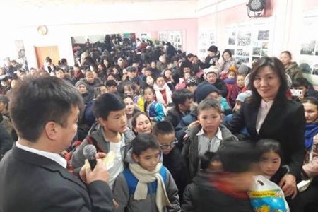 Чингэлтэй дүүргийнхээ иргэдтэй мөн тойргийнхоо бяцхан жаалуудтай уулзлаа. 