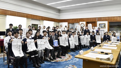 НЕБ-ын 141 дүгээр сургуулийн 10Б ангийн сурагчид “Төрийн мэдээлэл” эмхэтгэлийн 35 жилийн ойн үйл ажиллагаанд оролцлоо