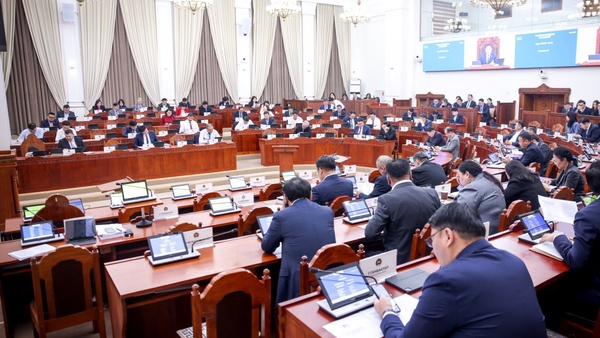 Монгол Улсын 2026 оны төсвийн тухай болон холбогдох хуулийн төслүүдийн талаарх зарчмын зөрүүтэй саналуудаар санал хураалт явууллаа