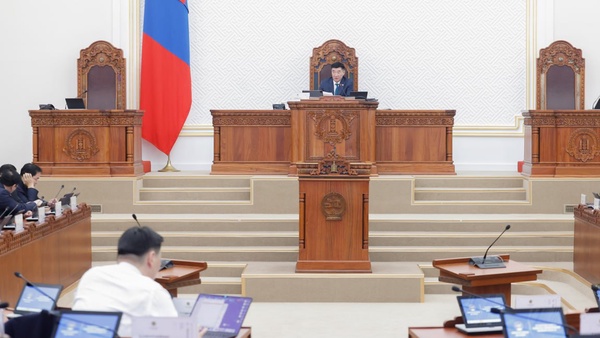 Үндсэн хуулийн цэцийн 02 дугаар дүгнэлтийг хүлээн авч, ИТХ-ын төлөөлөгчдийн 30 хувь нь төрийн захиргааны алба хаагч байж болох тухай хуулийн төслийг Байнгын хороонд шилжүүллээ 