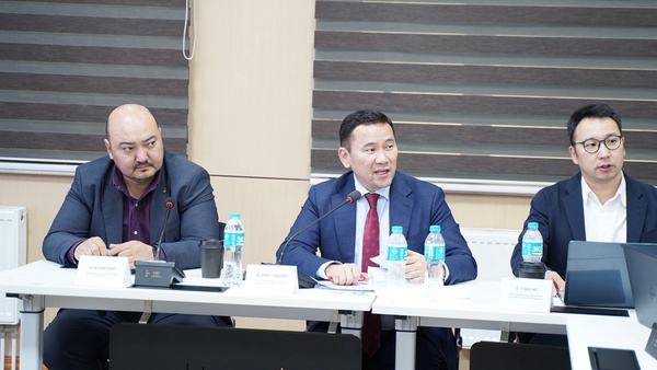 УИХ-ын Ажлын хэсэг Дархан-Уул аймагт ажиллаж, Зөвшөөрлийн тухай хуулийн хэрэгжилттэй танилцан олон нийтийн хэлэлцүүлэг явууллаа