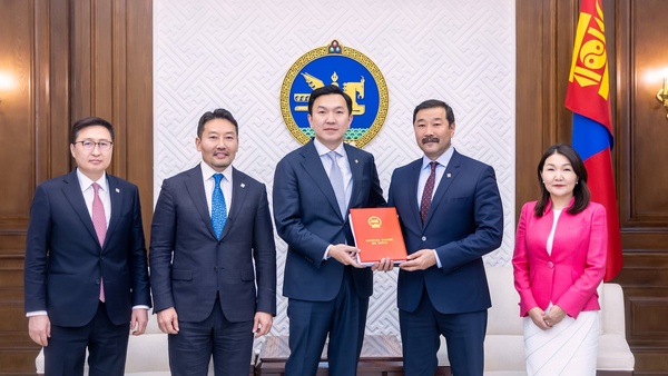 Зөвшөөрлийн тухай хуульд нэмэлт, өөрчлөлт оруулах тухай хуулийн төслийг өргөн мэдүүлэв