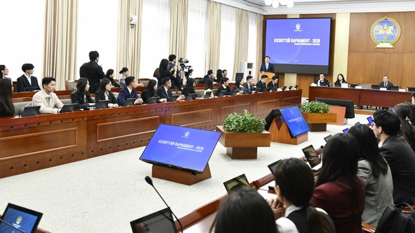 “Нээлттэй парламент” цогц үйл ажиллагааны оюутан дадлагажуулах хөтөлбөрийн нээлт боллоо
