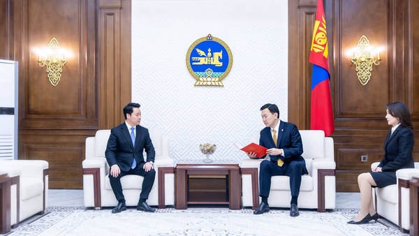 Элчин сайд нарыг эгүүлэн татах, томилох асуудлаар зөвшилцөх Монгол Улсын Ерөнхийлөгчийн саналыг өргөн мэдүүллээ