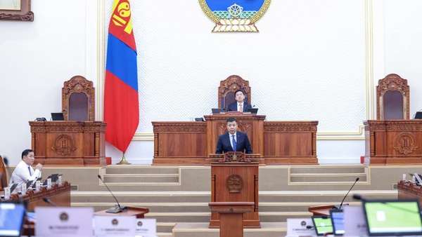 “Төлбөрийн чадваргүйдлийн тухай хууль (Шинэчилсэн найруулга)-ийн төсөл болон хамт өргөн мэдүүлсэн хуулийн төслүүдийг хэлэлцэж эхэллээ