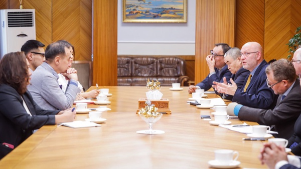 Канад Улсаас Монгол Улсад суугаа Элчин сайд Стивен Дауст болон Холбооны шүүхийн ХЭГ-ын хөтөлбөрийн захирал Олег Шаков нарыг хүлээн авч уулзлаа