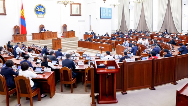 Монгол Улсын 2027 оны төсвийн тухай хуулийн төслүүдийн нэг дэх,  2026 оны төсвийн тодотголтой хамт өргөн мэдүүлсэн хууль, тогтоолын төслүүдийн хэлэлцэх эсэх хэлэлцүүлгийг явуулав