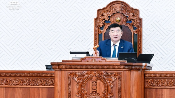 Хуулийн төслийг хэлэлцэхийг дэмжиж, УИХ-ын асуулгын цагаар авлигын асуудлыг хөндлөө