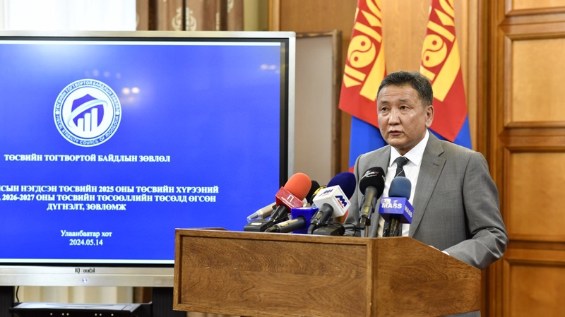 Колготкидегі және трусики жоқ акробаттар: фотосуреттер